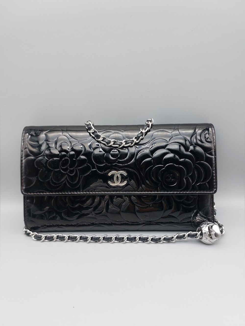 🖤CHANEL Black Camellia Patent Leather  Clutch/Wallet🖤